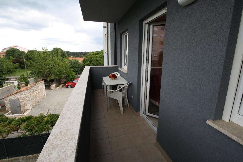 Apartments Tena With Private Parking Pula Zimmer foto